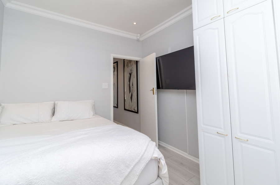 4 Bedroom Property for Sale in Kirstenhof Western Cape